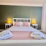 Ocean View Haven, Perla Del Mar